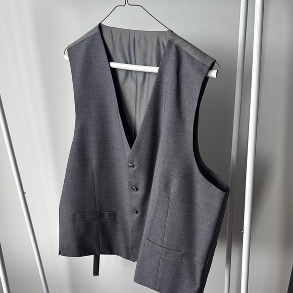 Elegant Charcoal Men's Suit Set - Picture 5 of 8